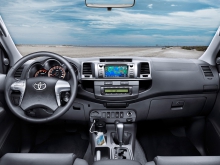Фото Toyota Hilux Double Cab 2.8D AT №14